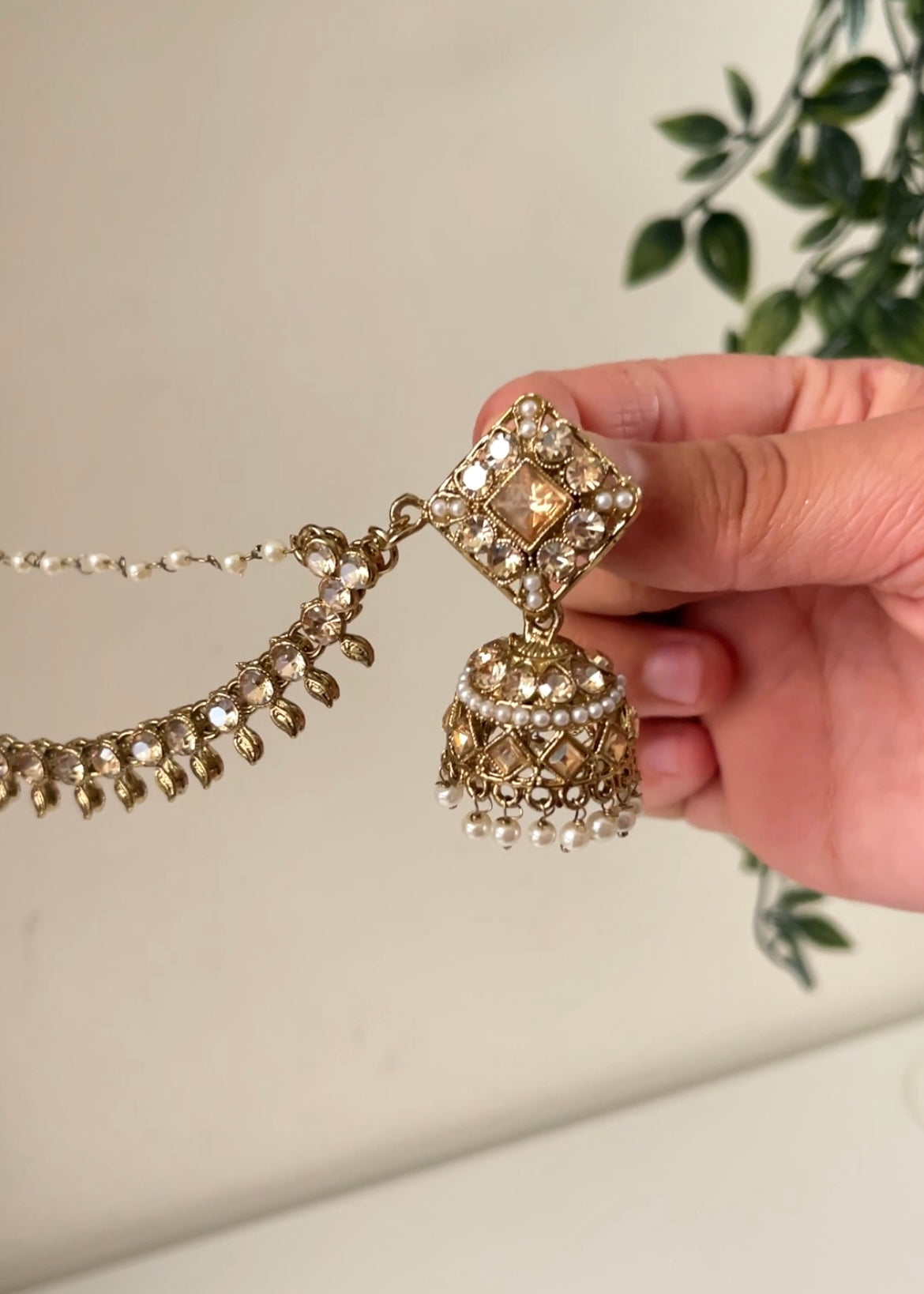 KAVYA - Mini golden jhumka with sahara