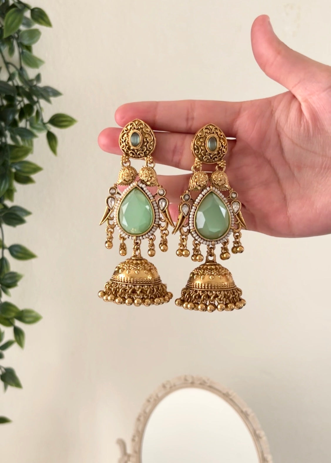 DIVIYA - Kahsmiri Jhumka