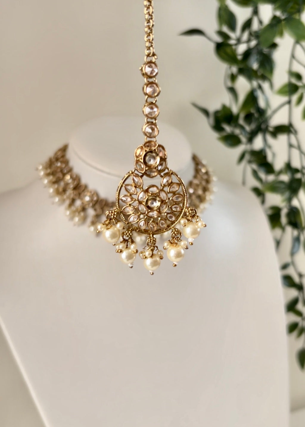 DREAMY - Gold Neckline Set