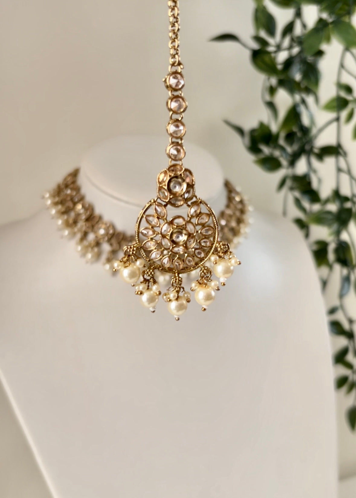 DREAMY - Gold Neckline Set
