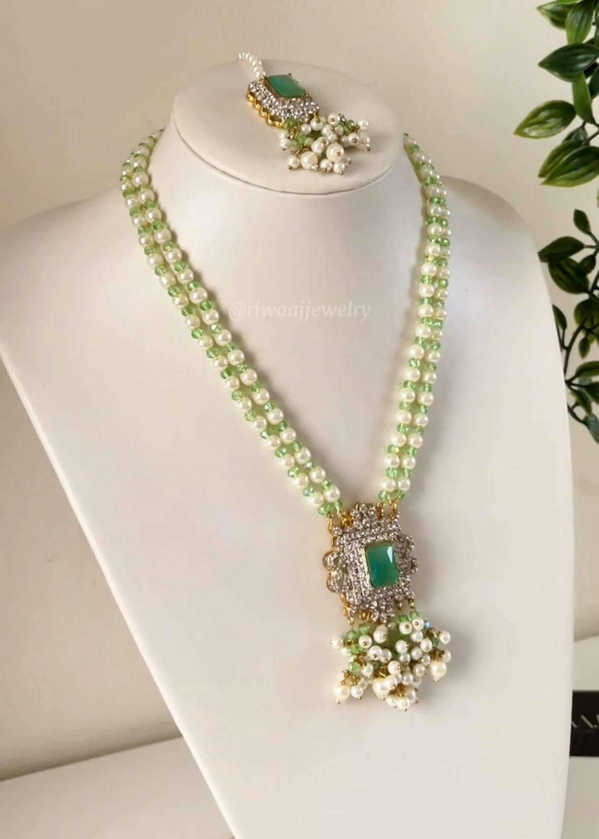 GULNAR - Pendant Set