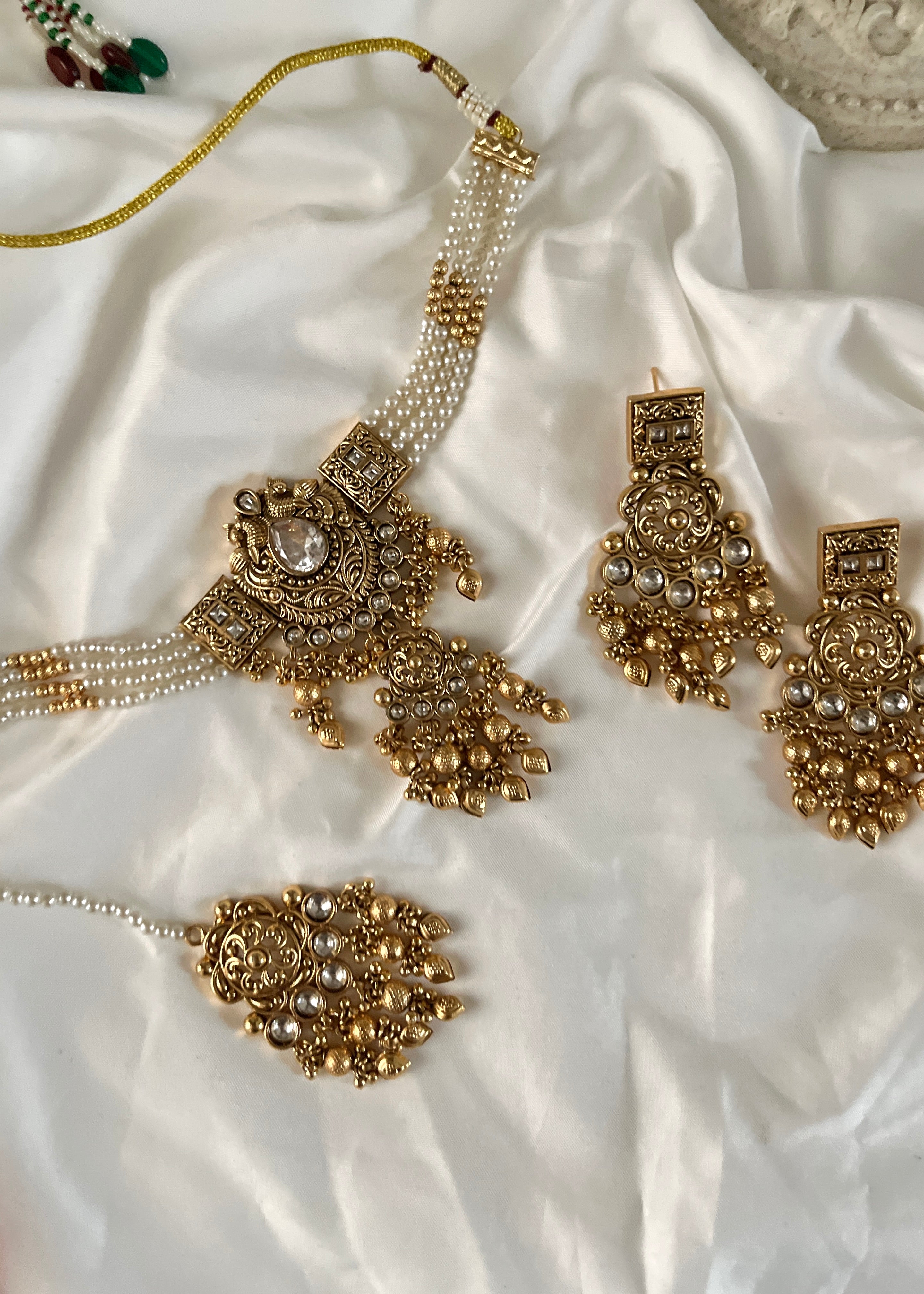 AMIRA - Gold Choker Set