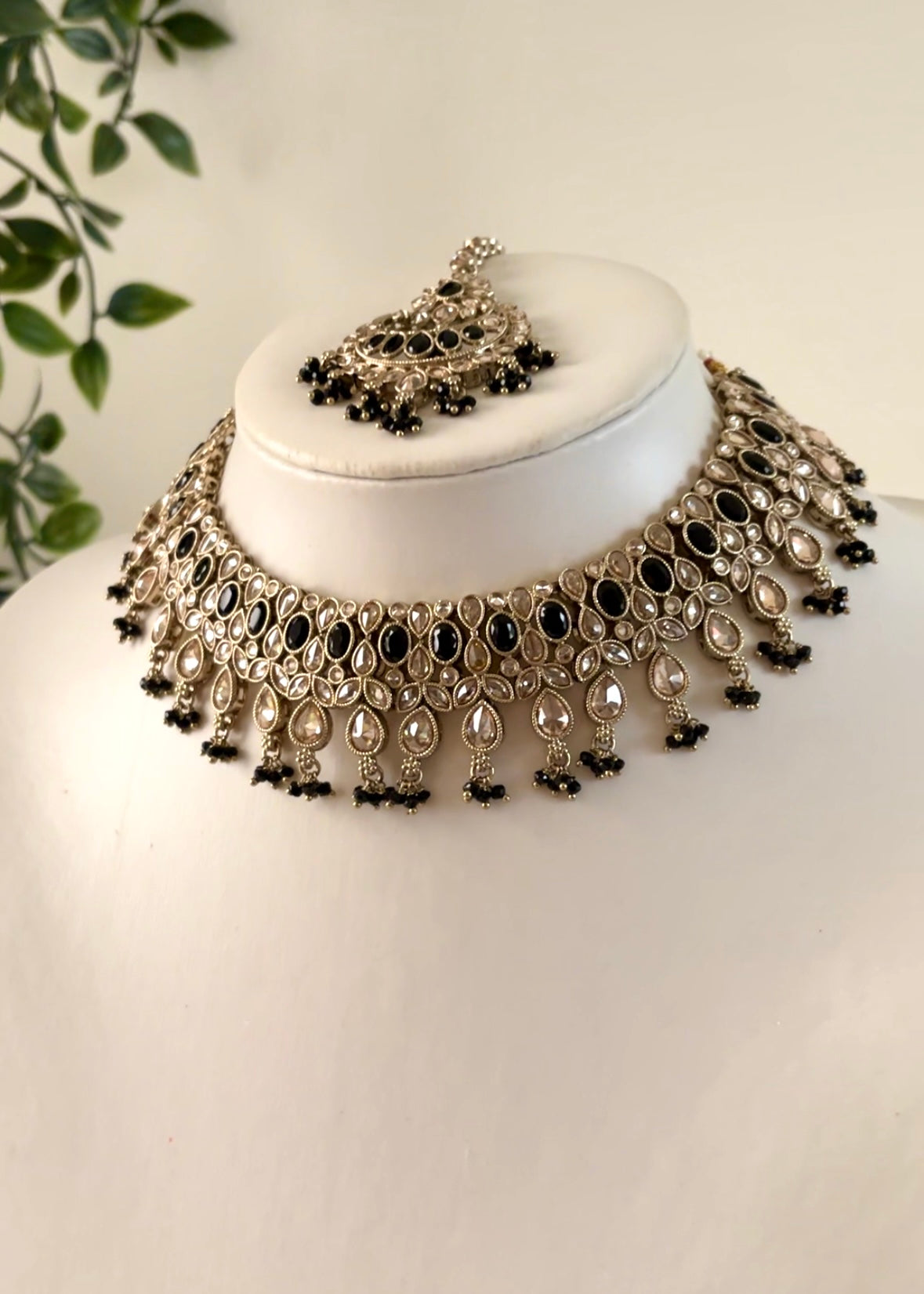 KIRAN - Black Gold Necklace Set