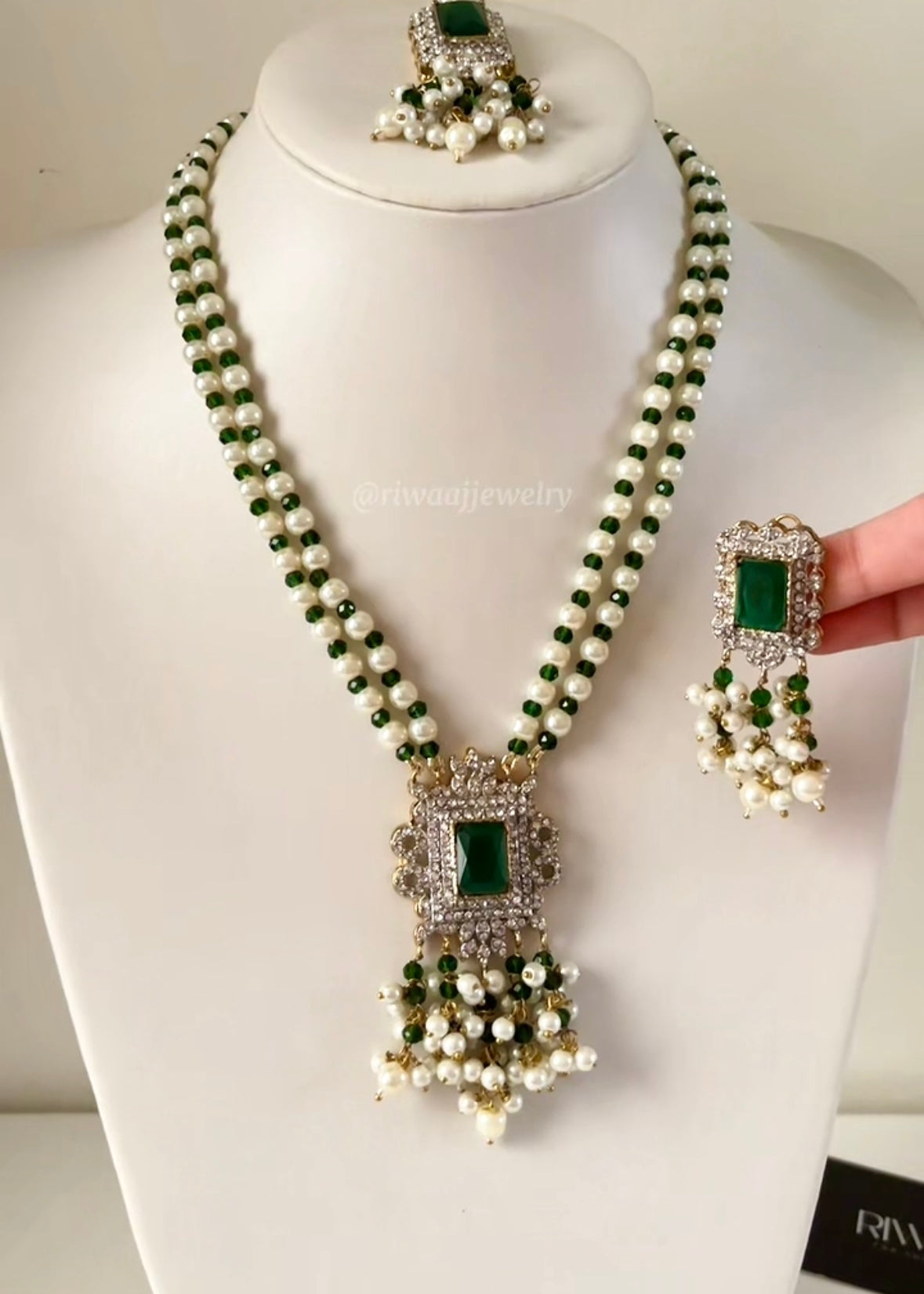 GULNAR - Pendant Set