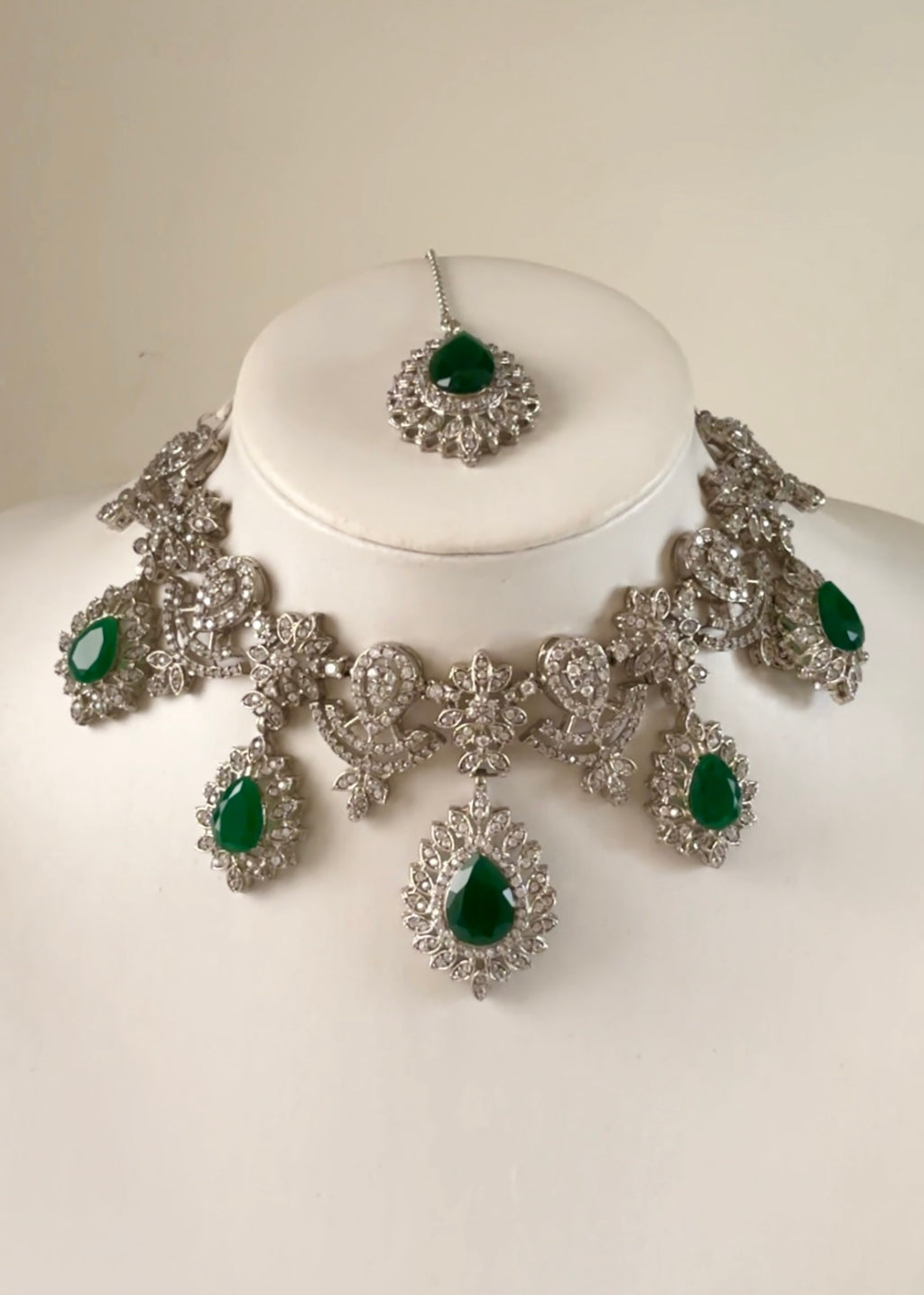 EMERALD - Silver Necklace Set