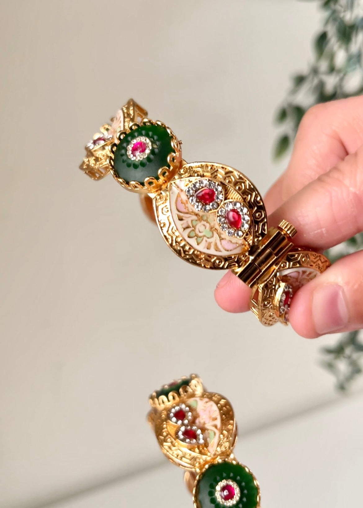 SAANVI - Gold Plated Bangles