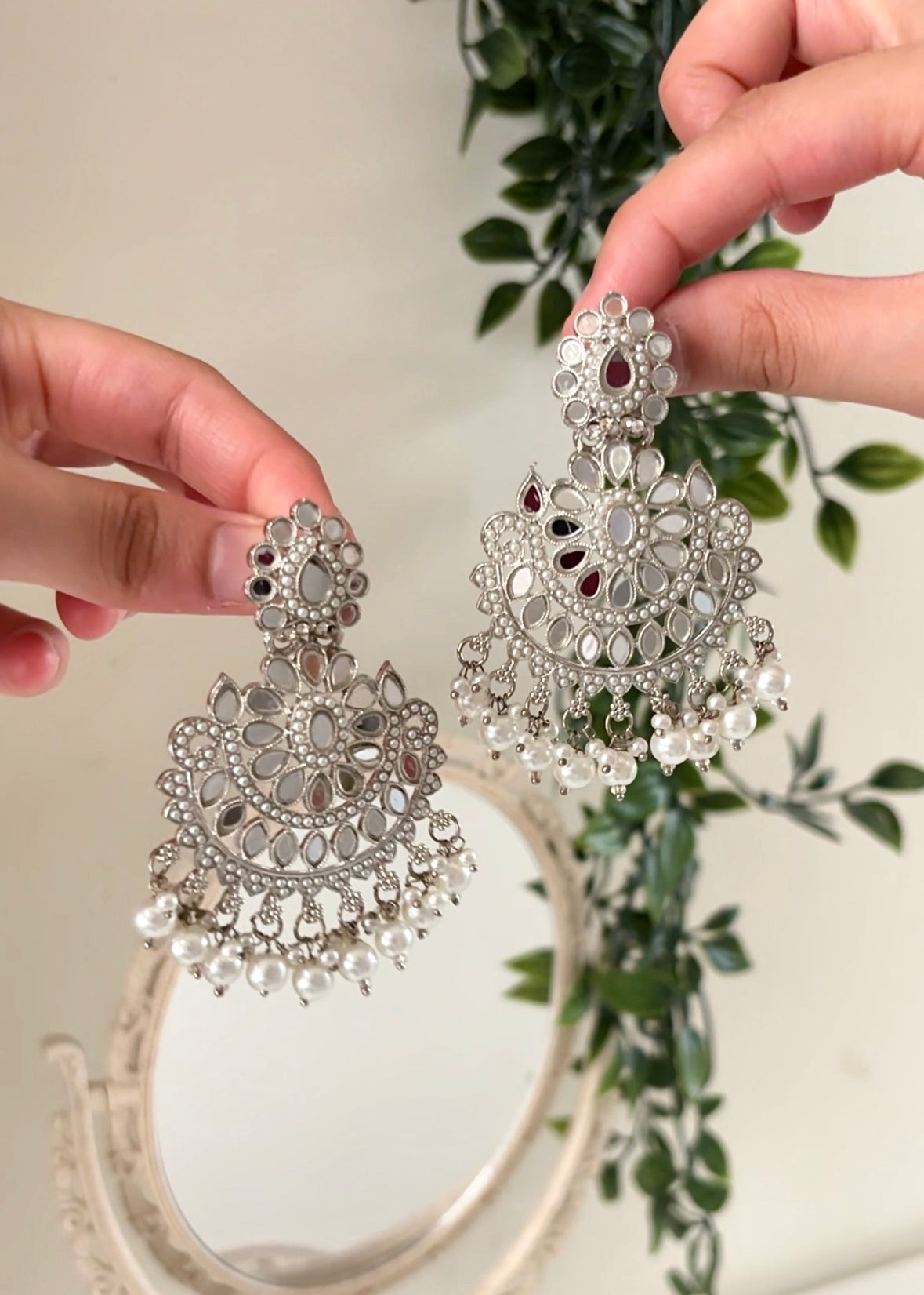 KIARA - Silver Mirror Tikka Set