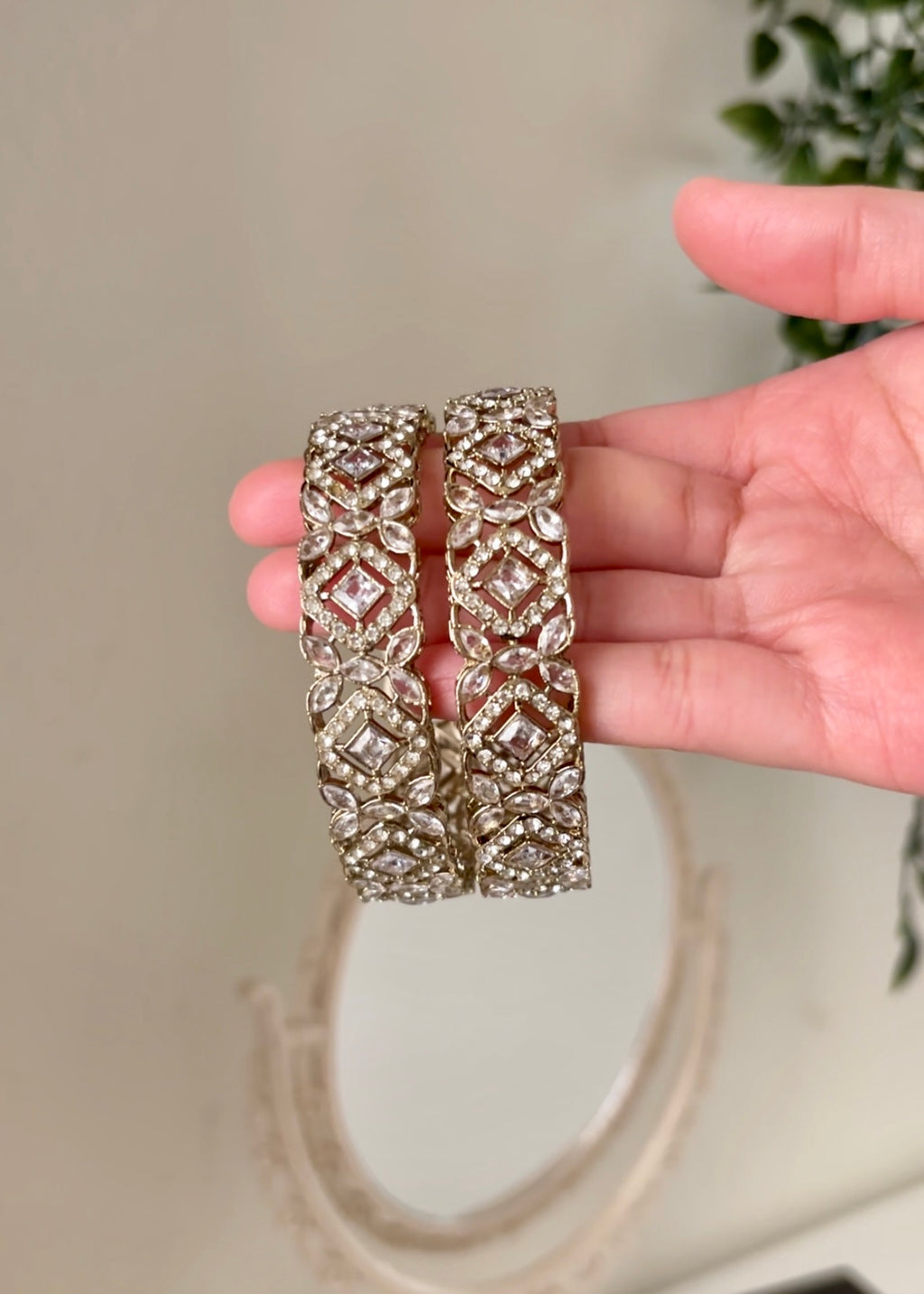 WHITE GOLDEN - Bangles
