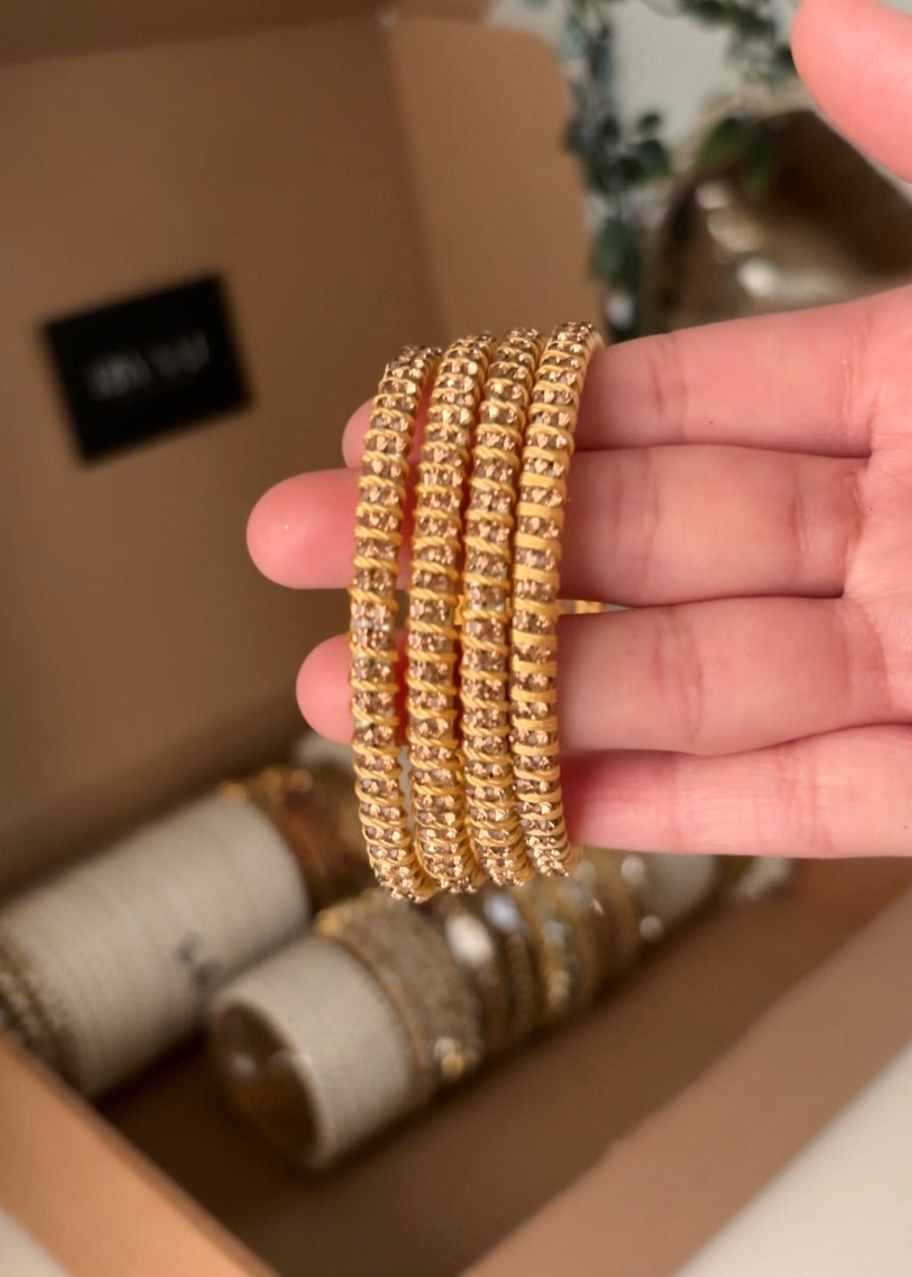 TWIST BANGLES - Set of 4
