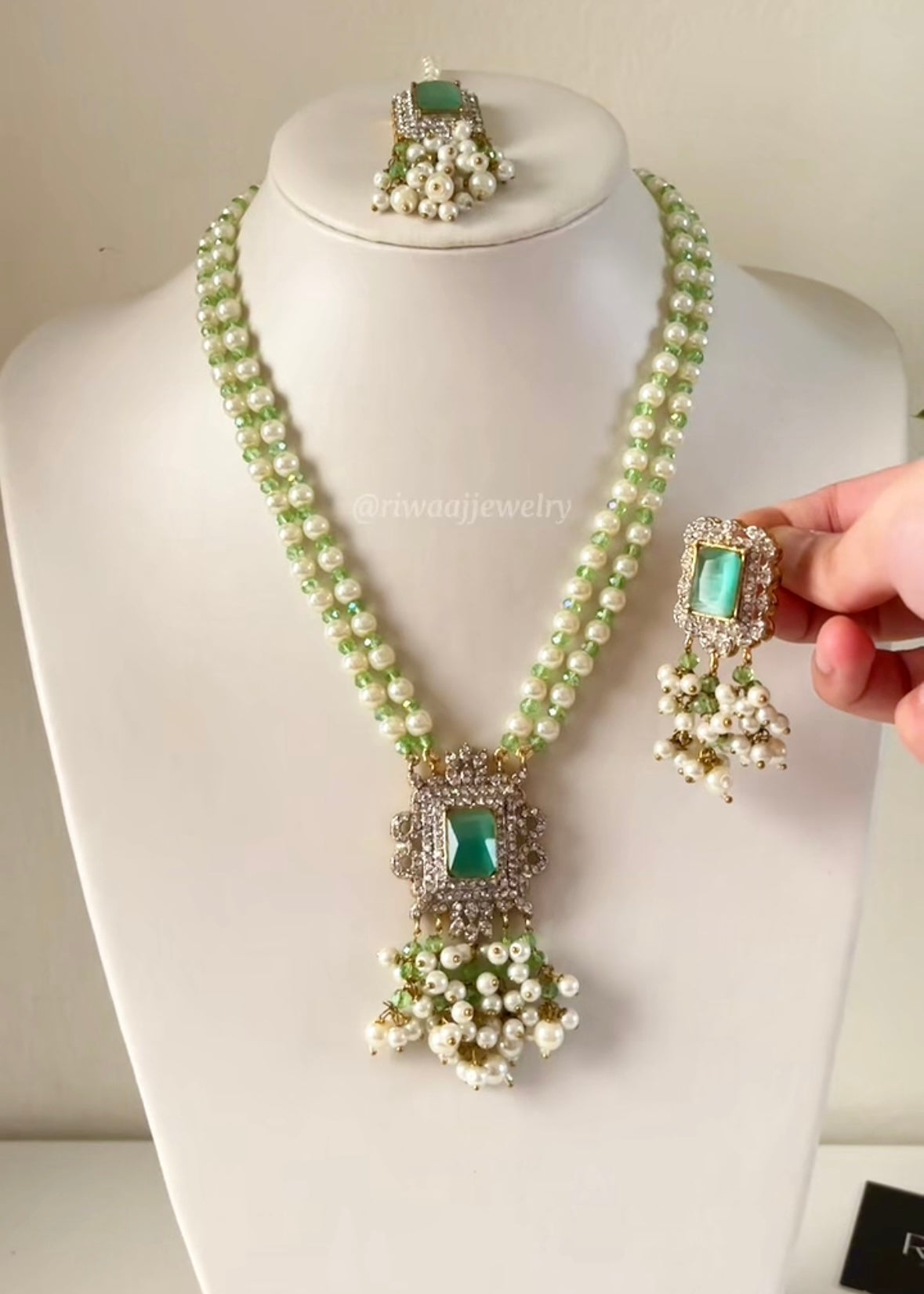 GULNAR - Pendant Set
