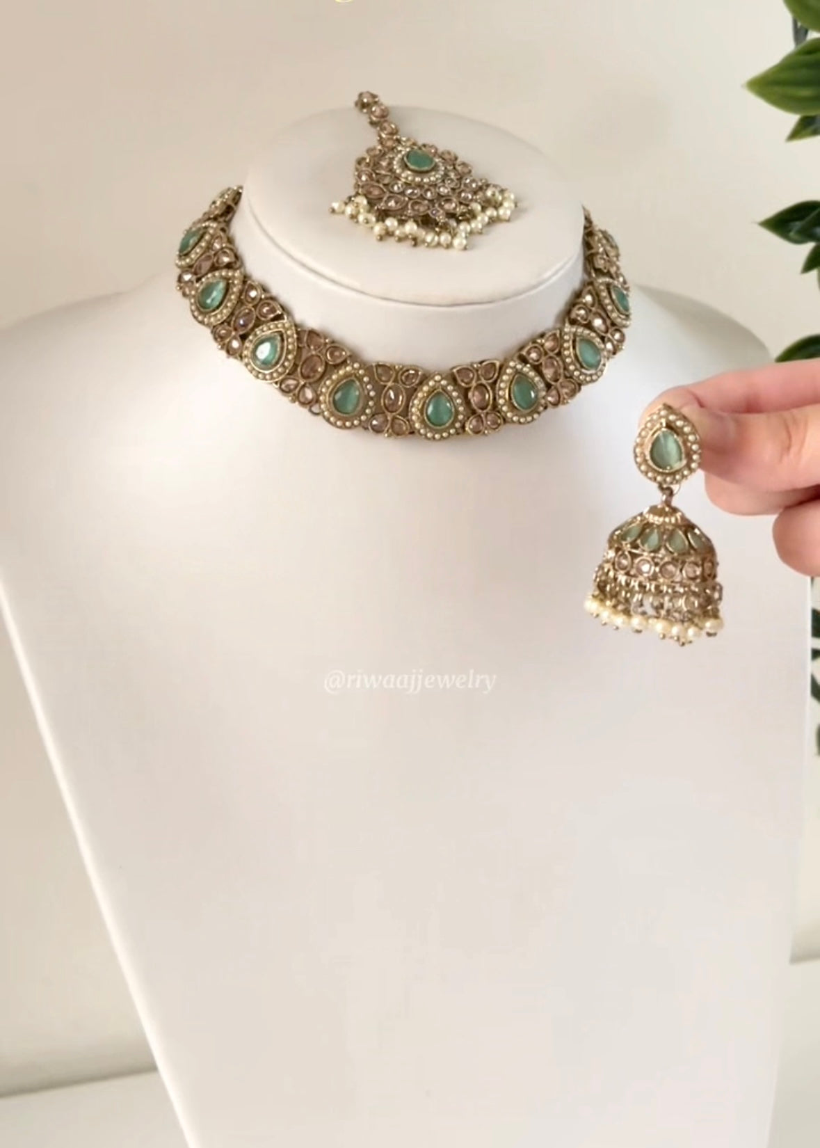 RIYA - Choker Necklace Set