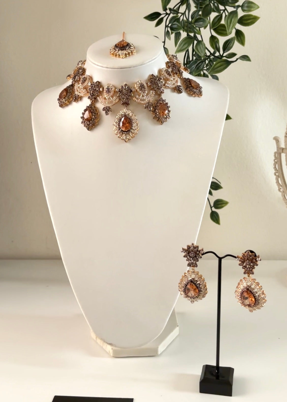 EMERALD - Silver Necklace Set