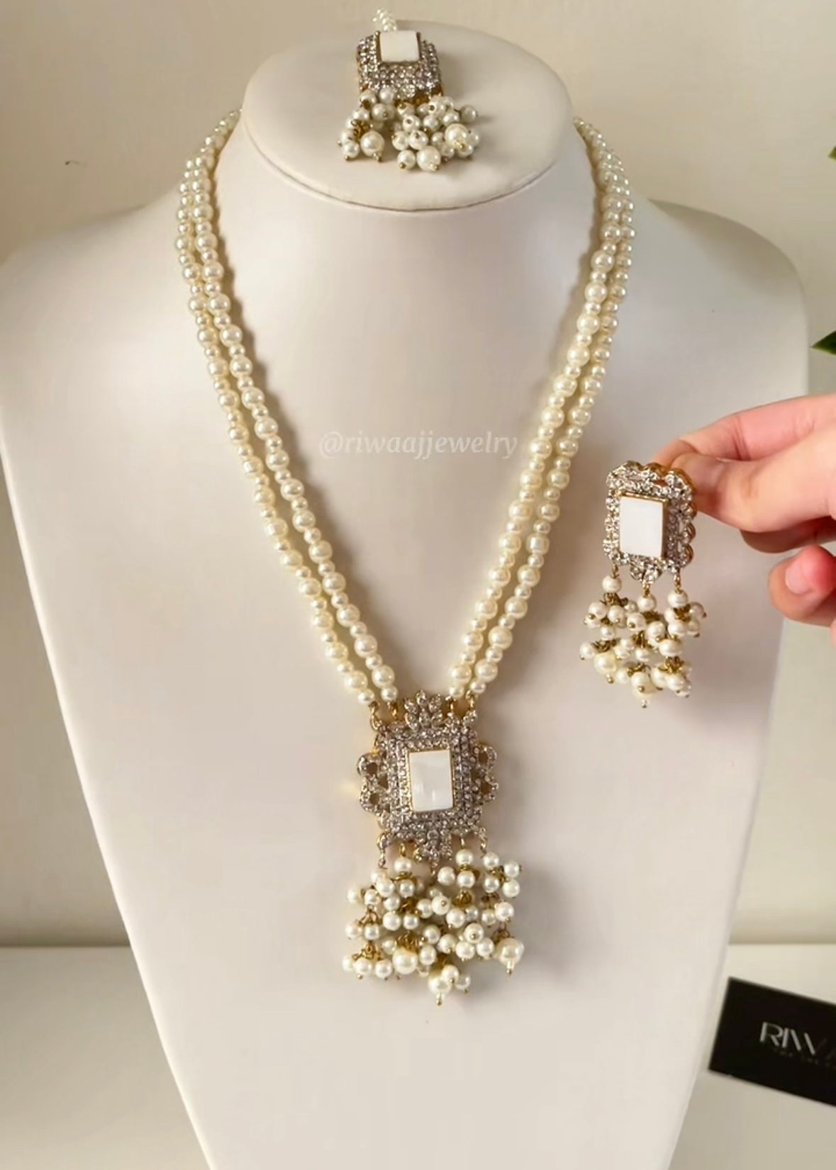GULNAR - Pendant Set