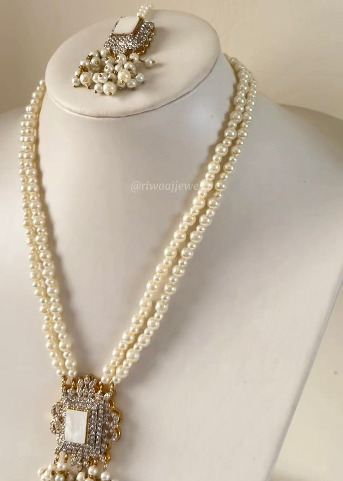 GULNAR - Pendant Set