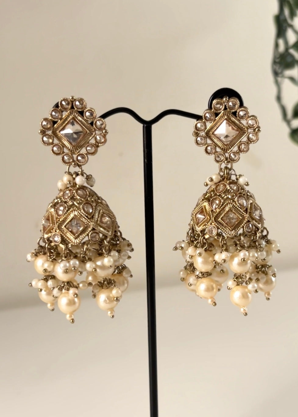 GUL - Golden Statement Jhumka