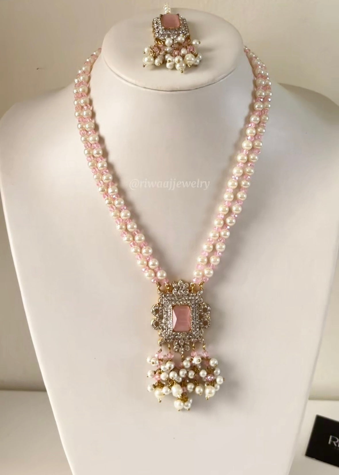 GULNAR - Pendant Set