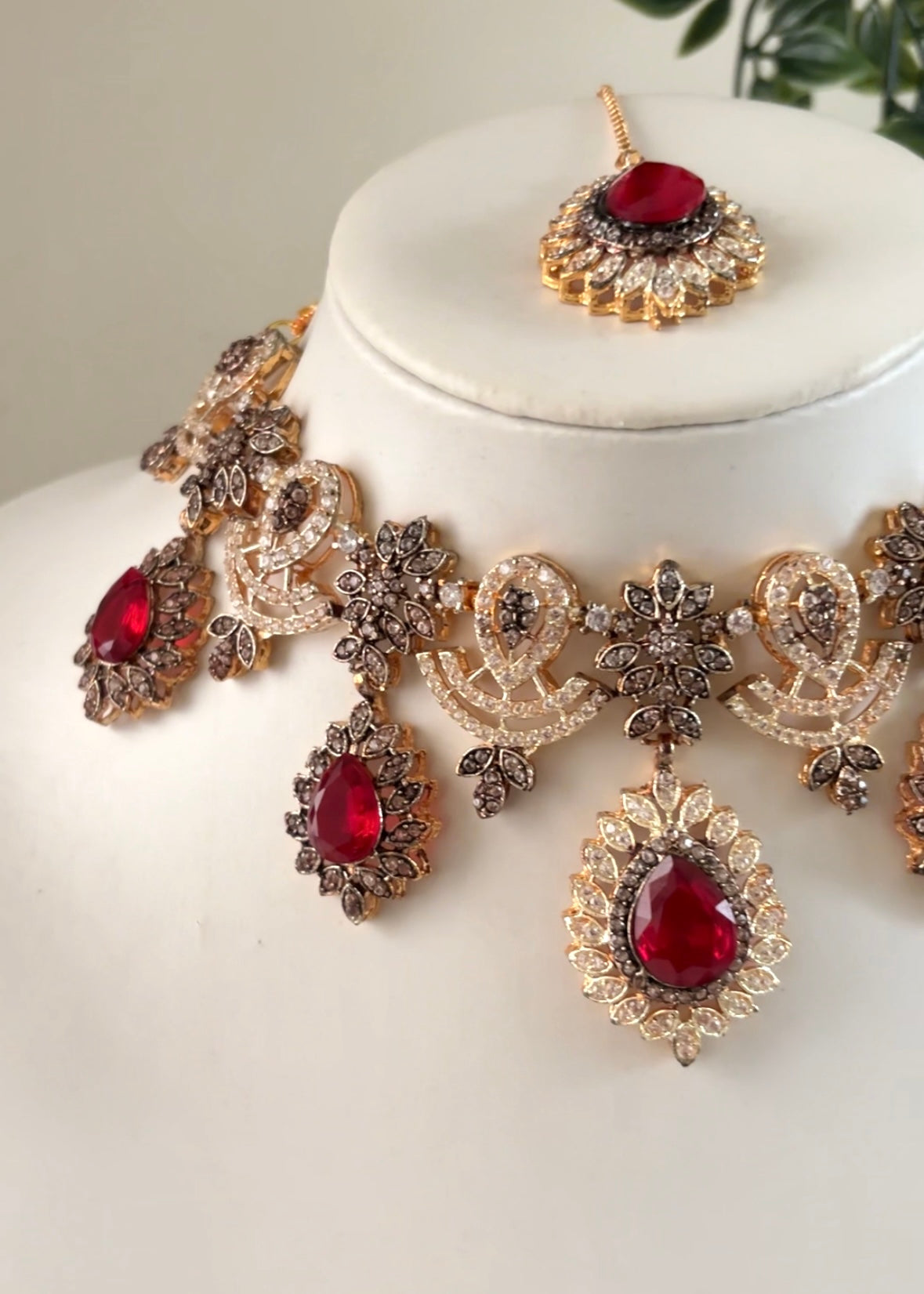 EMERALD - Silver Necklace Set