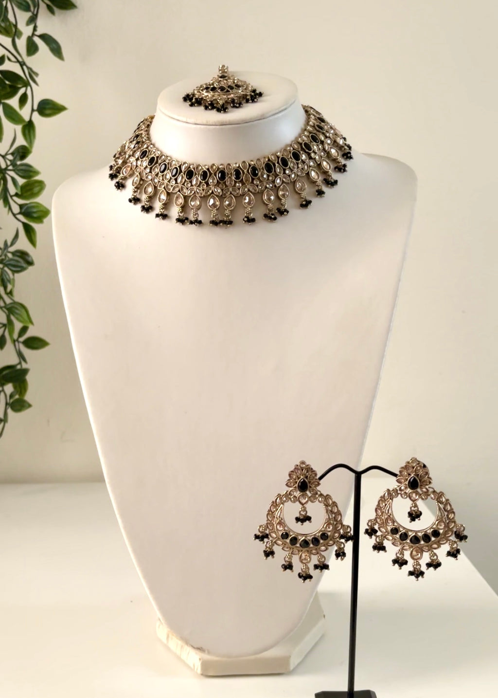 KIRAN - Black Gold Necklace Set