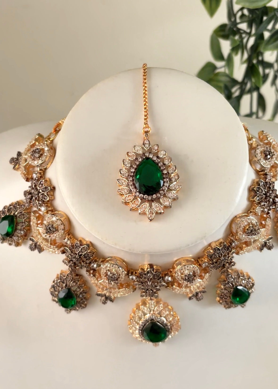 EMERALD - Silver Necklace Set