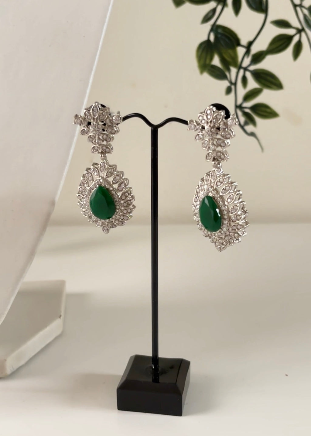EMERALD - Silver Necklace Set