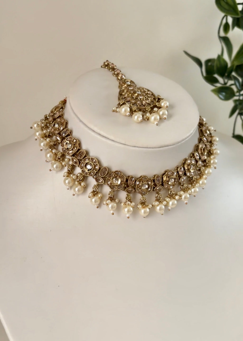 DREAMY - Gold Neckline Set