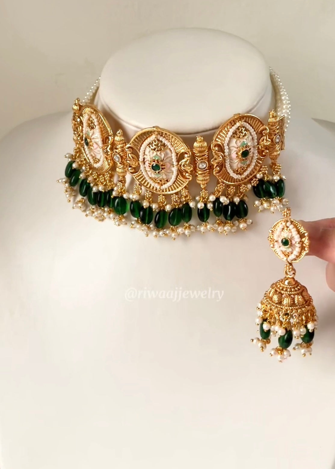 NAILA - Gold Plated Choker Set