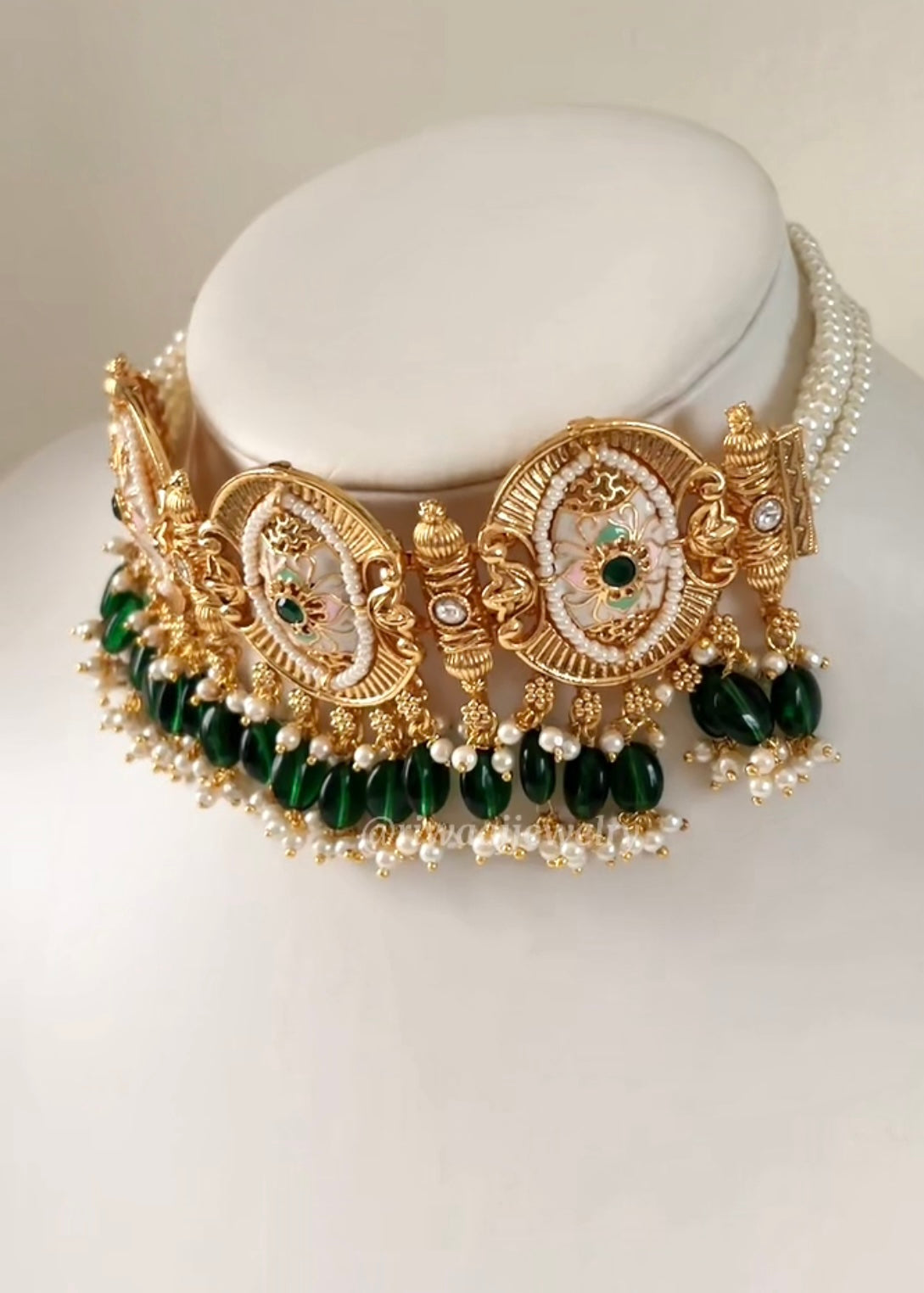 NAILA - Gold Plated Choker Set