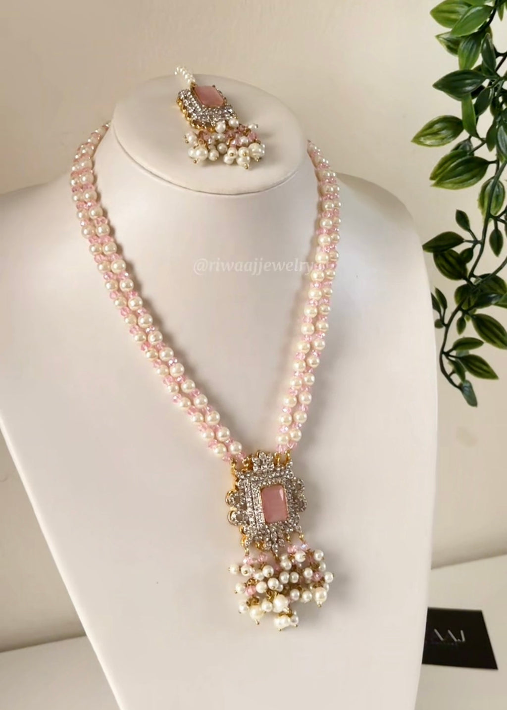 GULNAR - Pendant Set