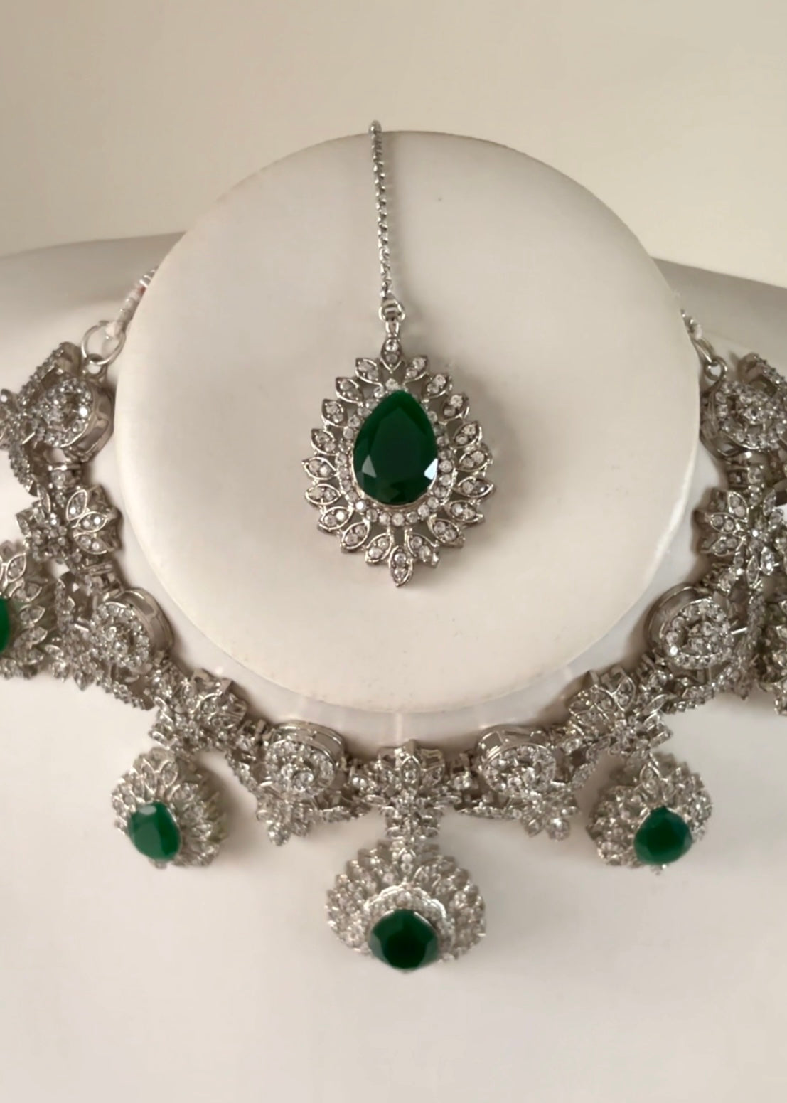 EMERALD - Silver Necklace Set