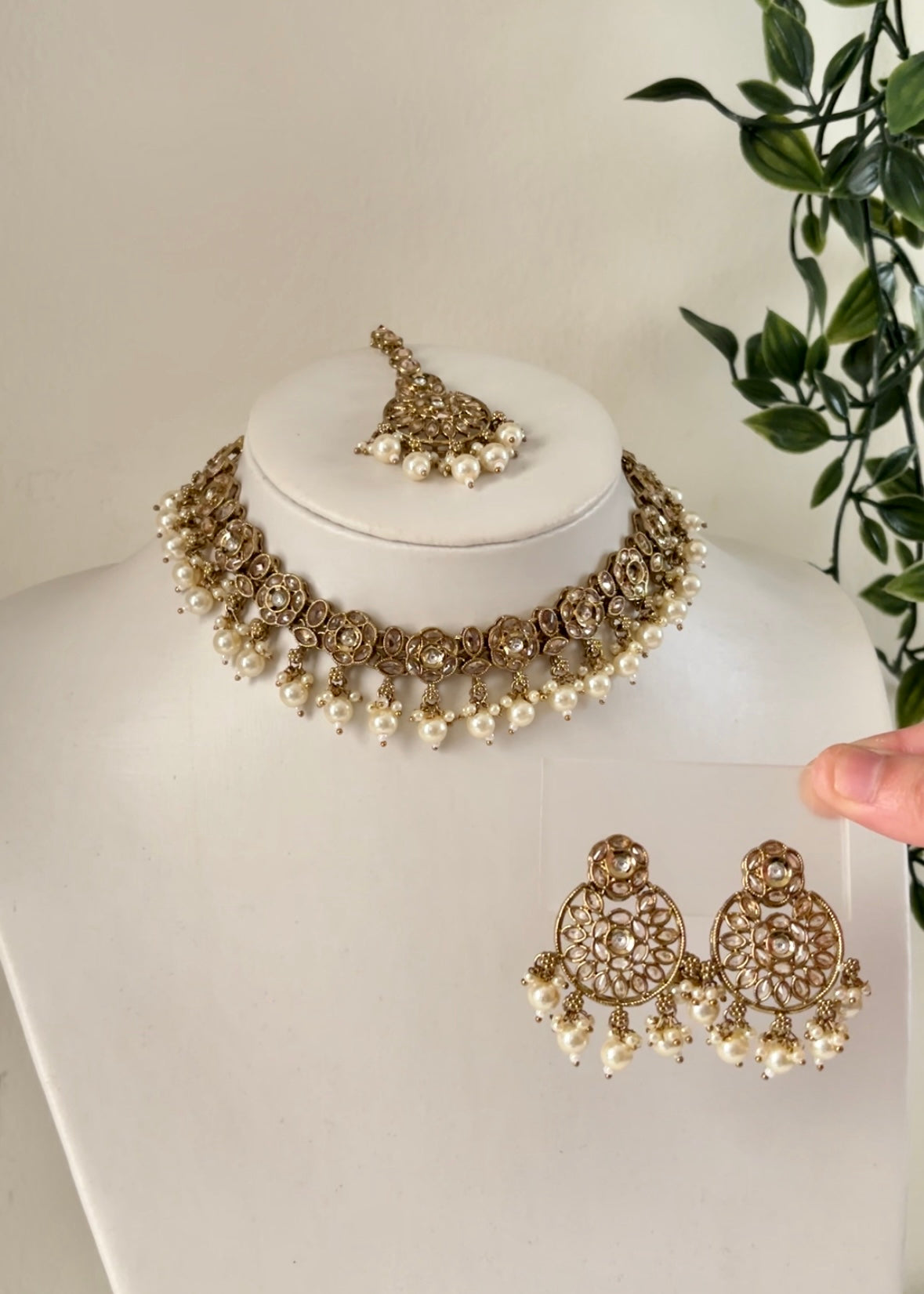 DREAMY - Gold Neckline Set