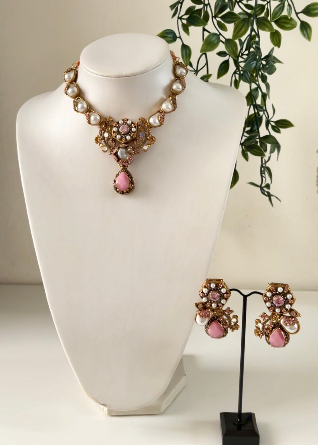 KAYAL - Pendant/Necklace Set