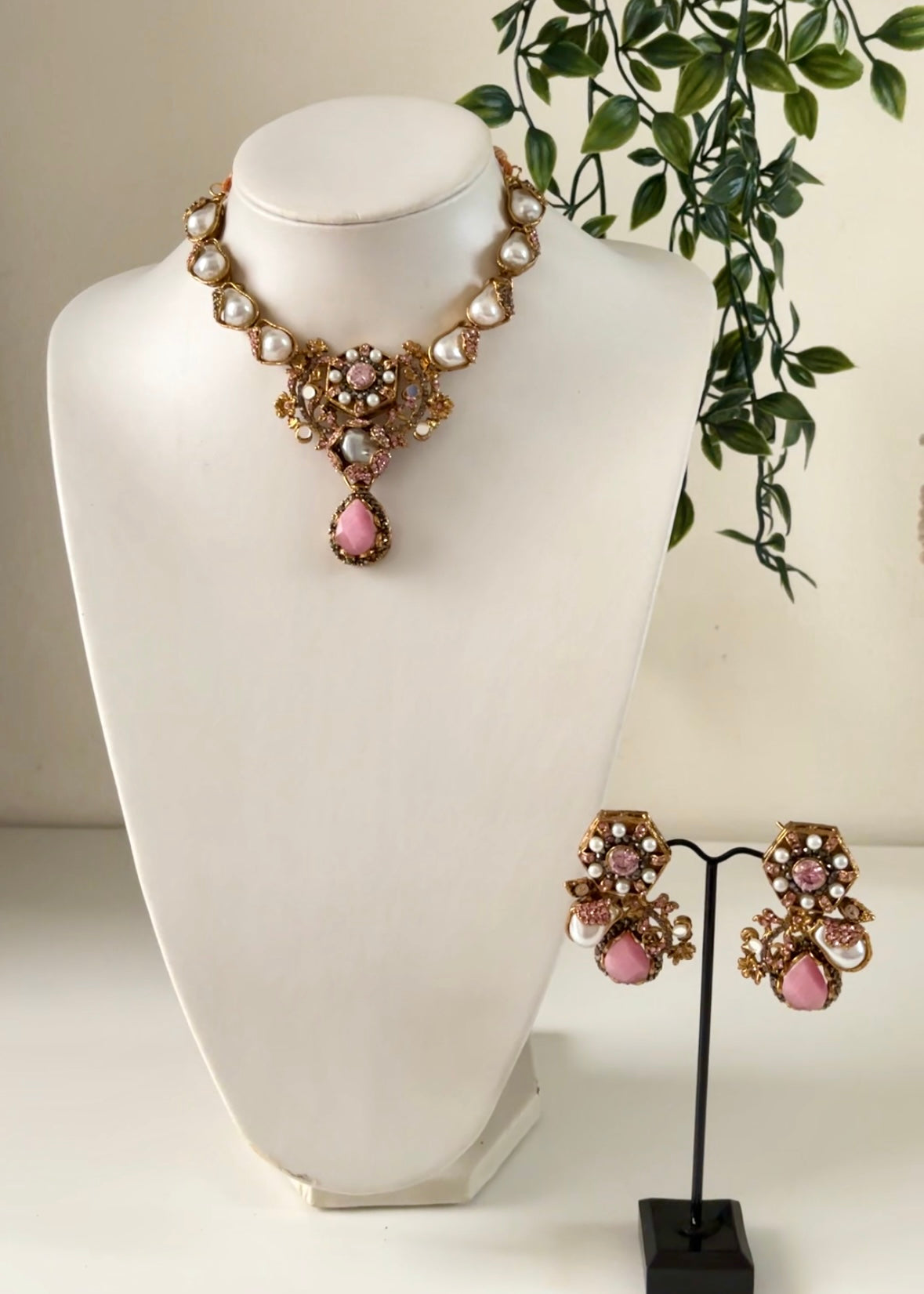 KAYAL - Pendant/Necklace Set
