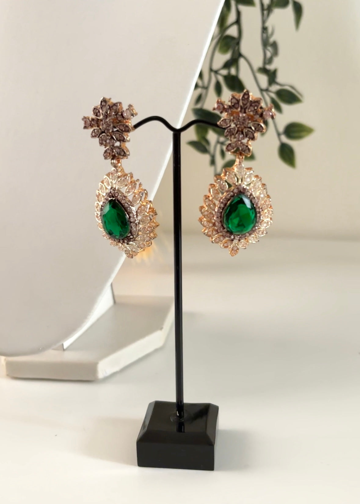 EMERALD - Silver Necklace Set