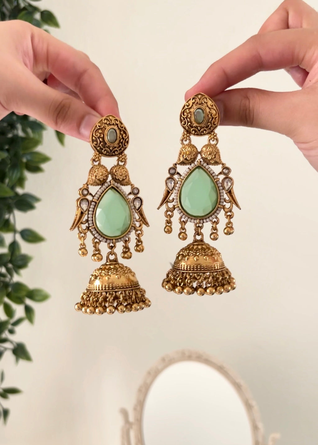 DIVIYA - Kahsmiri Jhumka