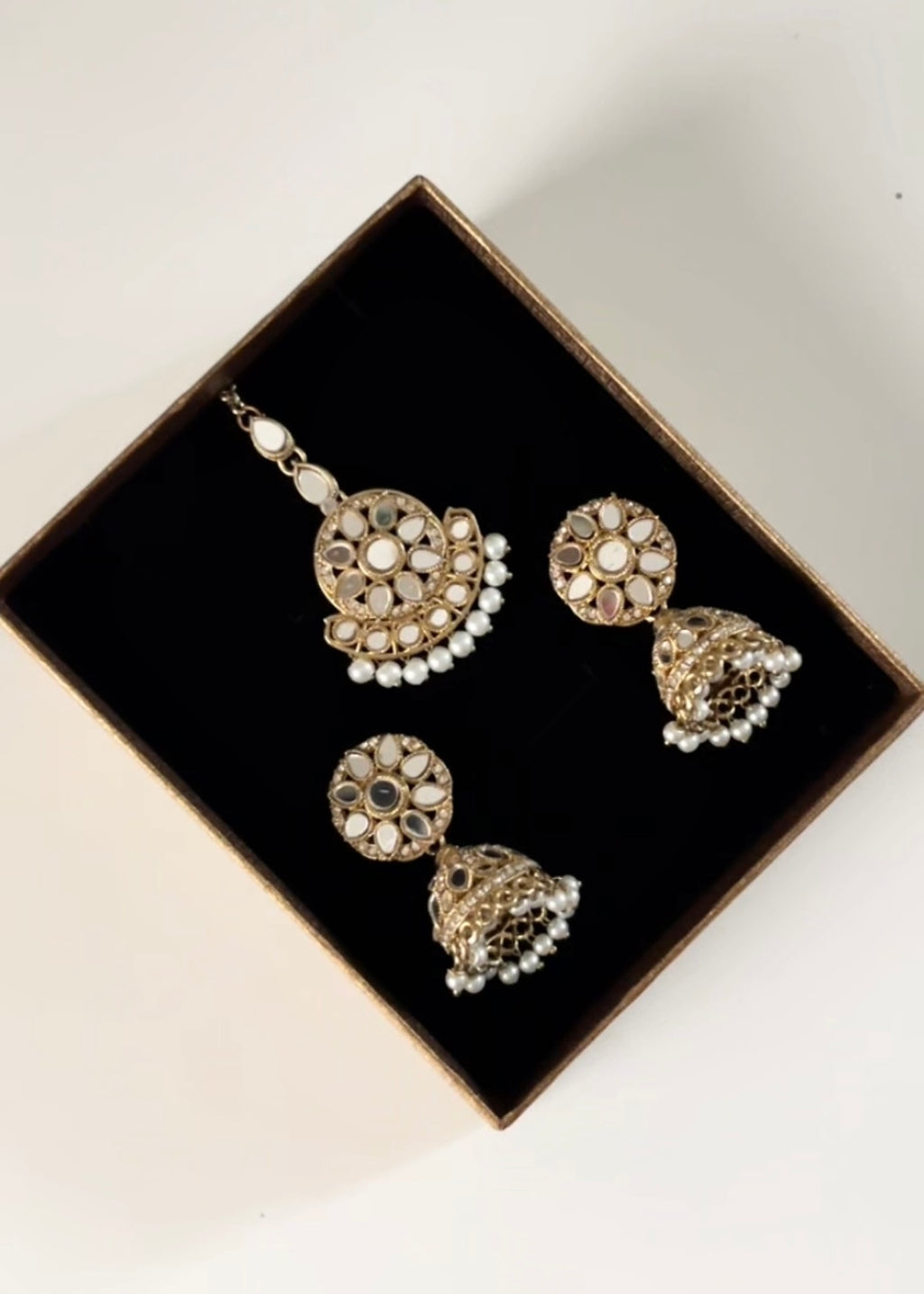 AINA - Jhumka Tikka Set