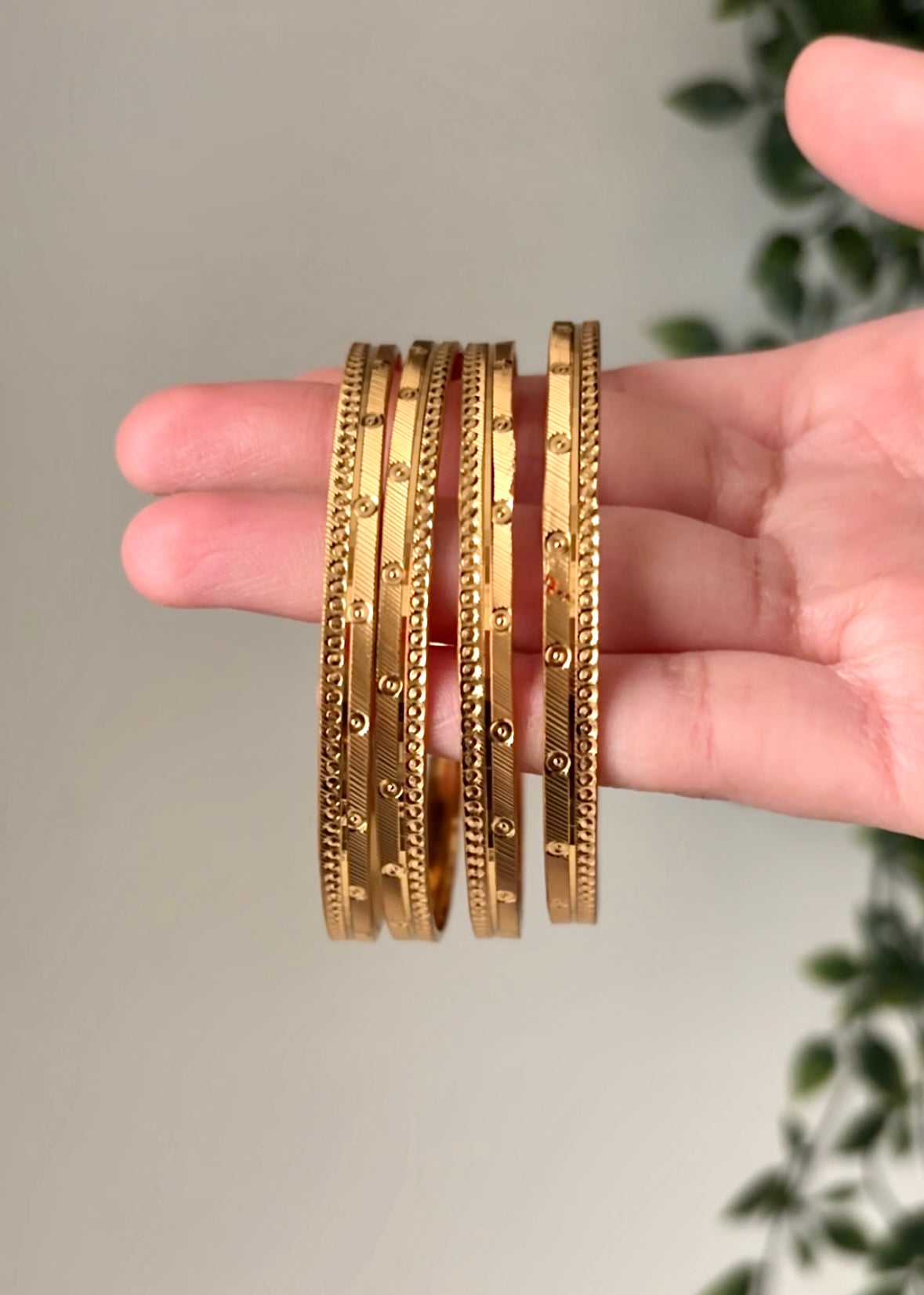CLASSIC GOLD BANGLES - Set of 4