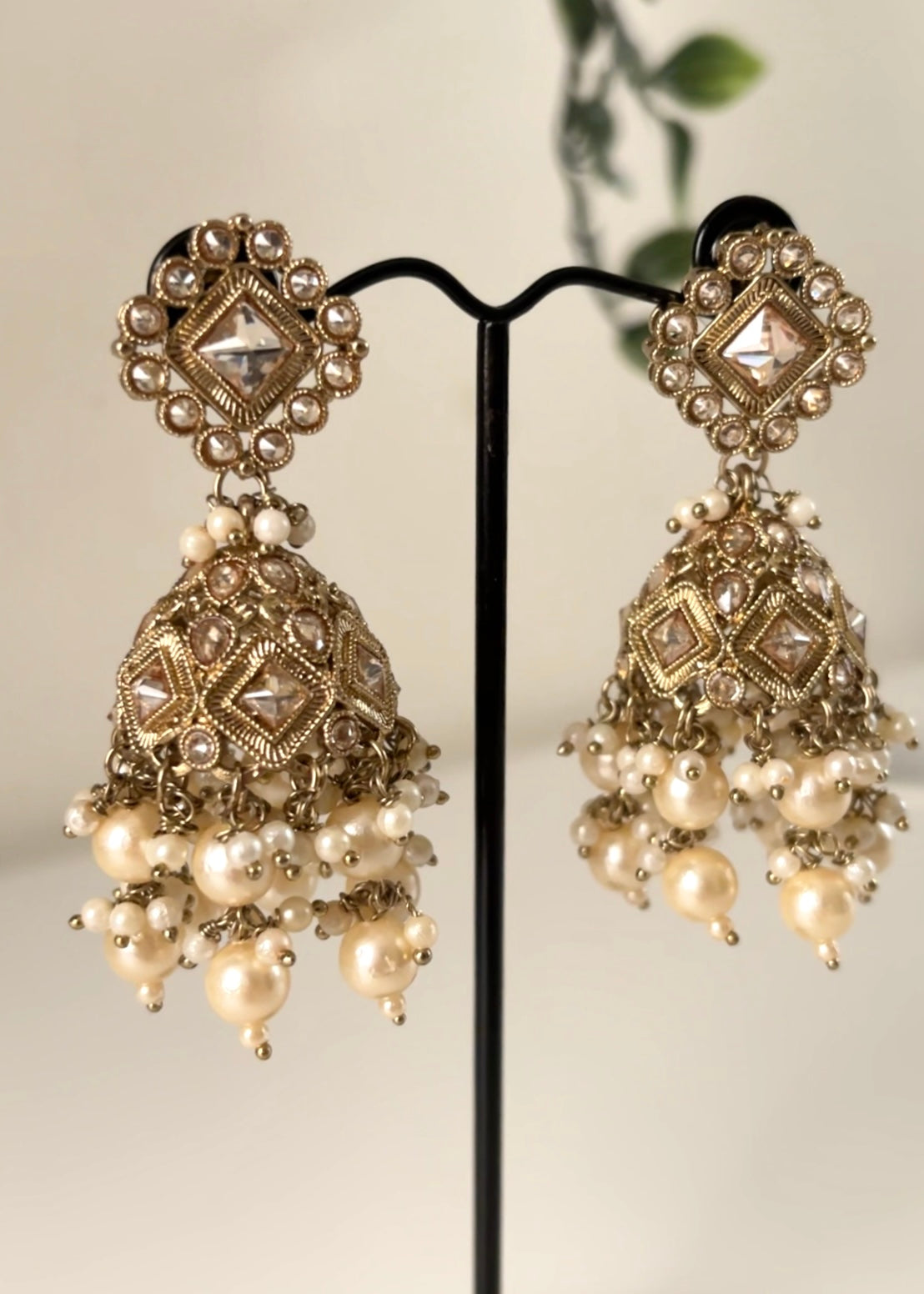 GUL - Golden Statement Jhumka