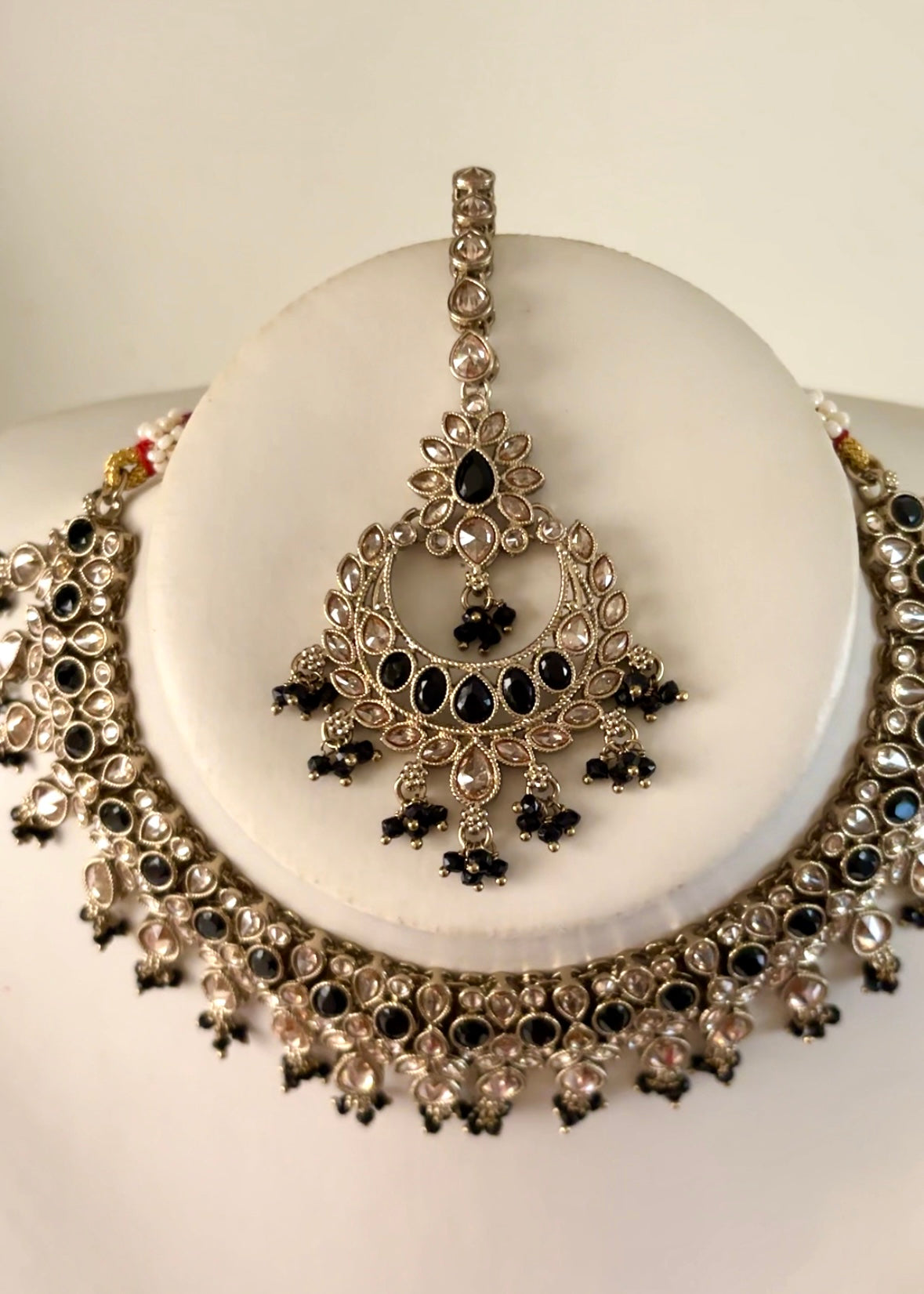 KIRAN - Black Gold Necklace Set