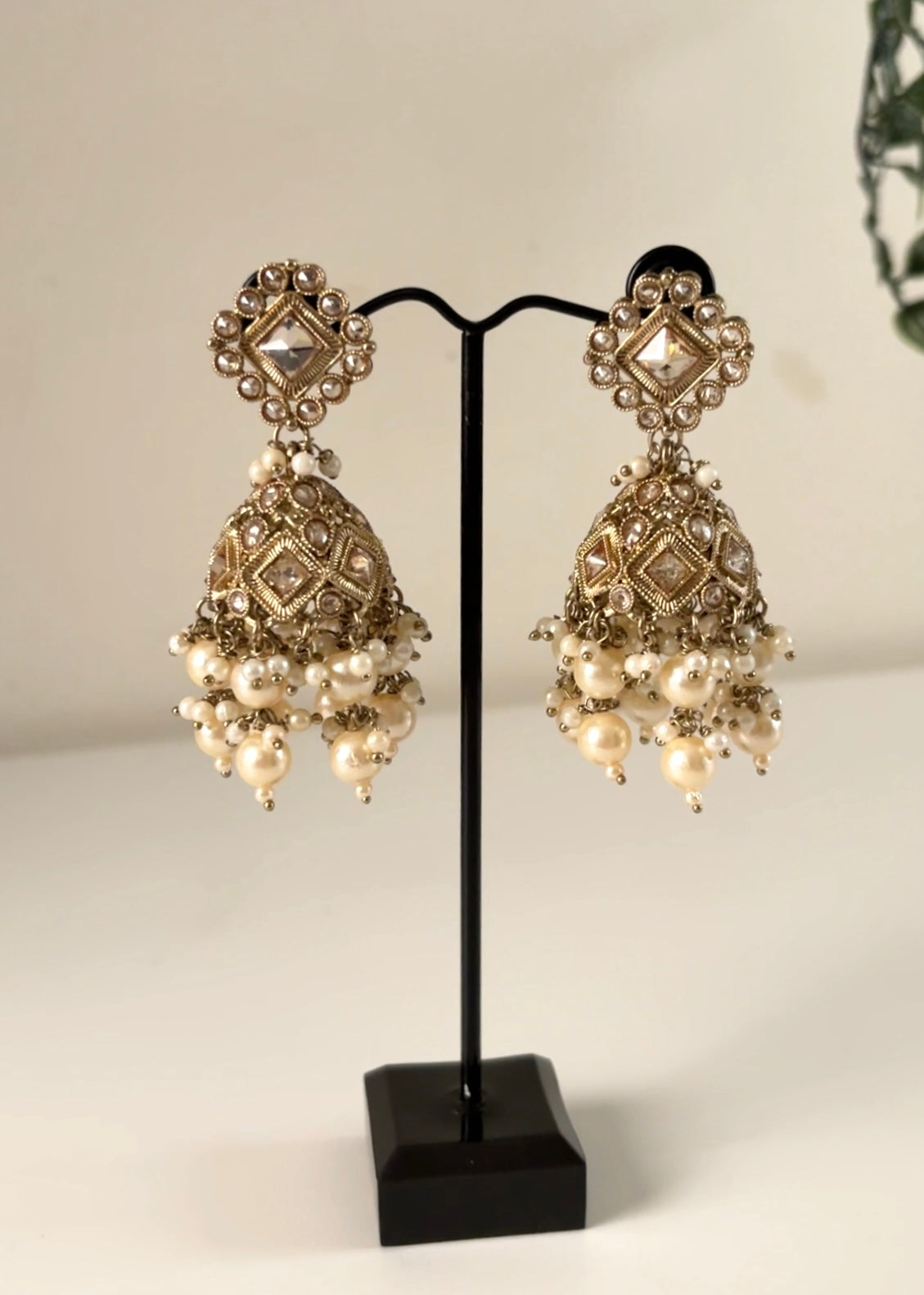 GUL - Golden Statement Jhumka