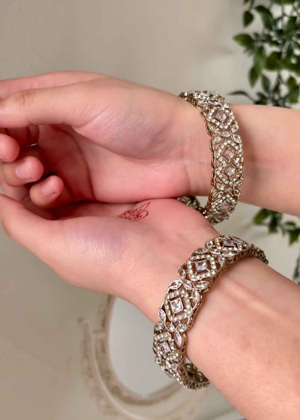 WHITE GOLDEN - Bangles