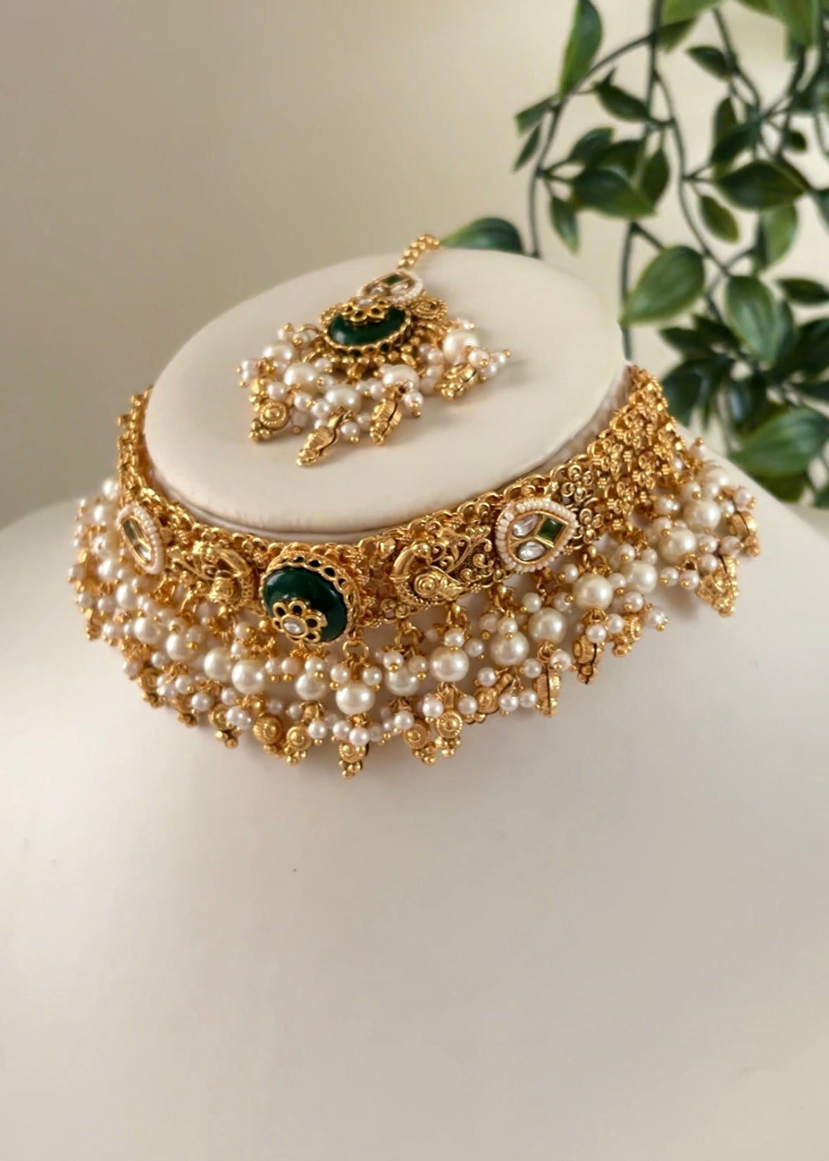 MADHIRA - Choker Set