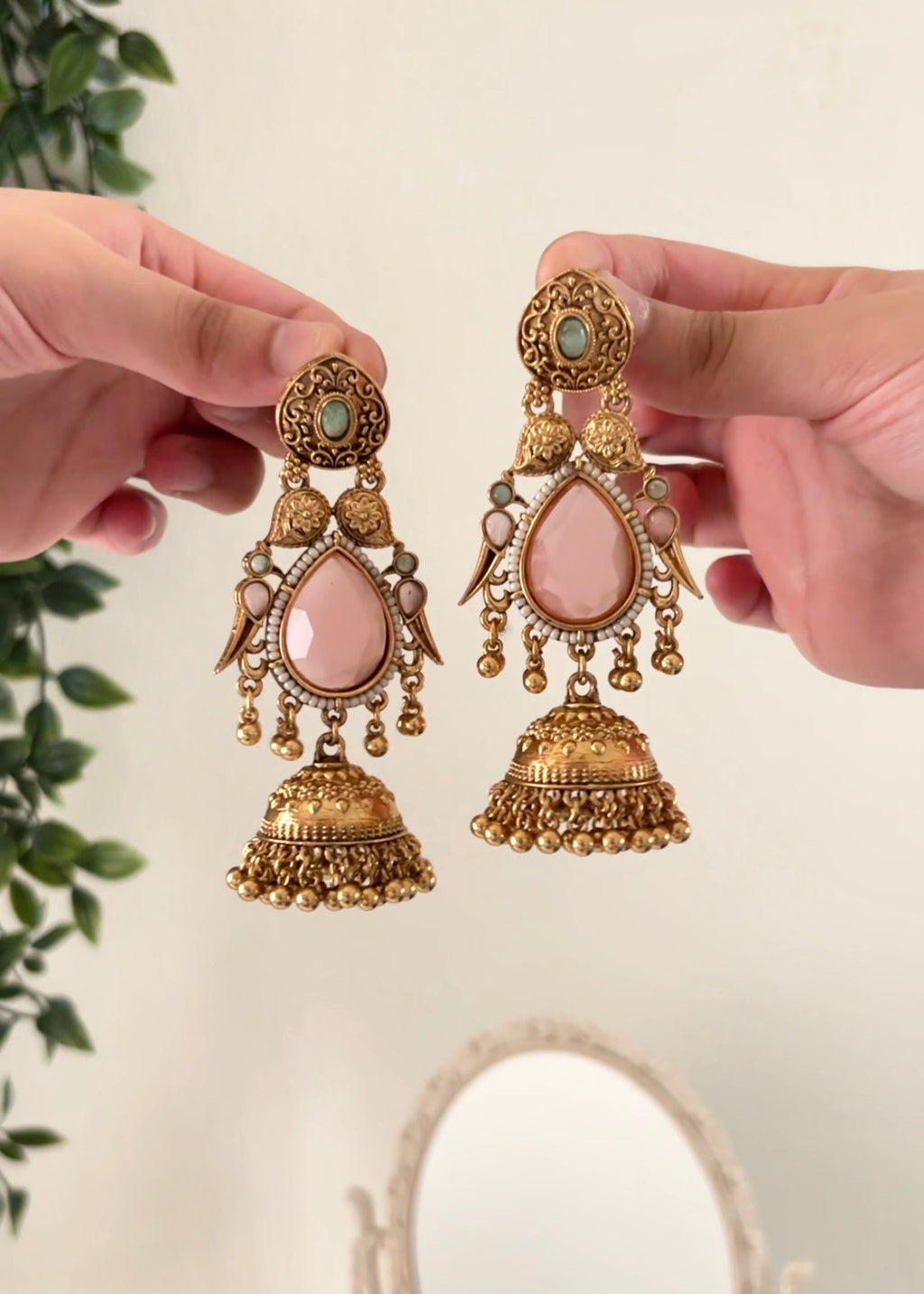 DIVIYA - Kahsmiri Jhumka