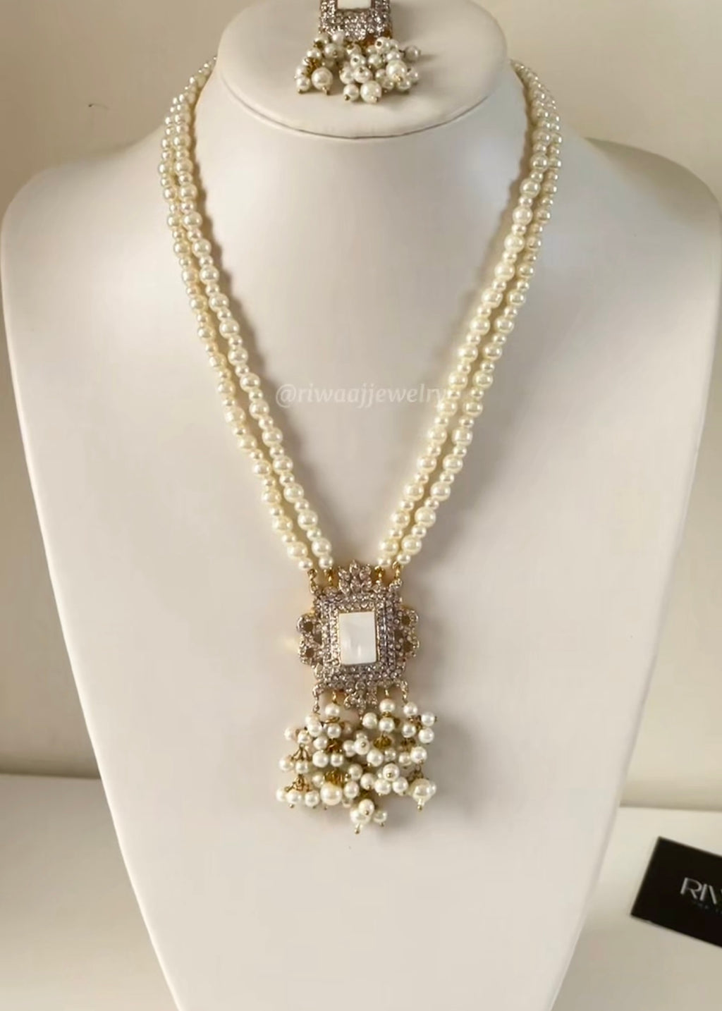 GULNAR - Pendant Set