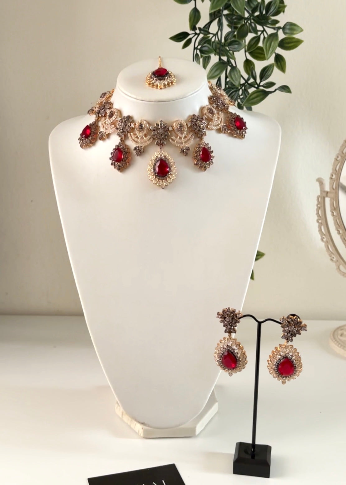 EMERALD - Silver Necklace Set