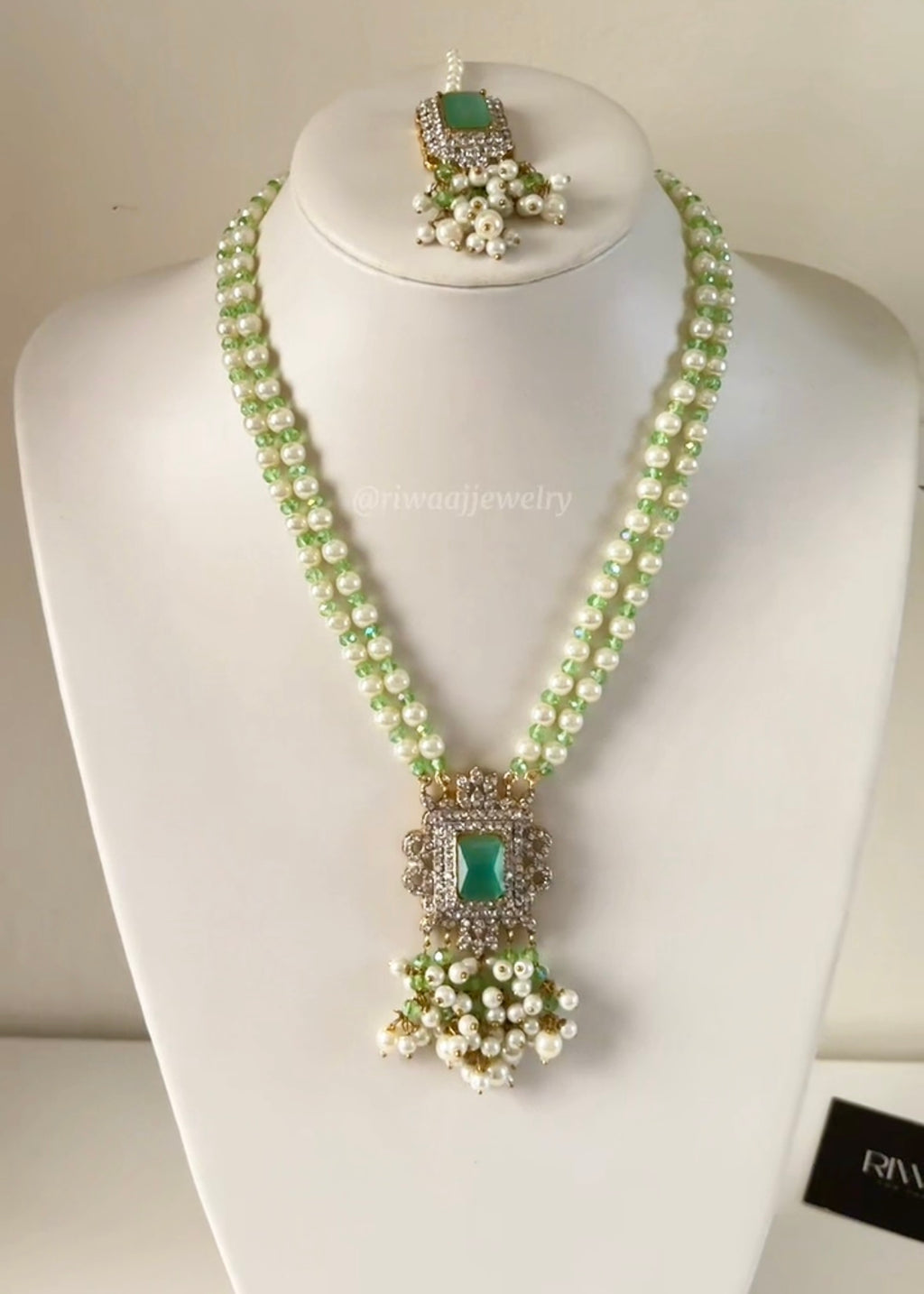 GULNAR - Pendant Set