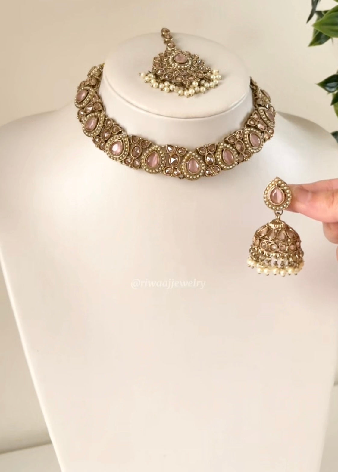 RIYA - Choker Necklace Set