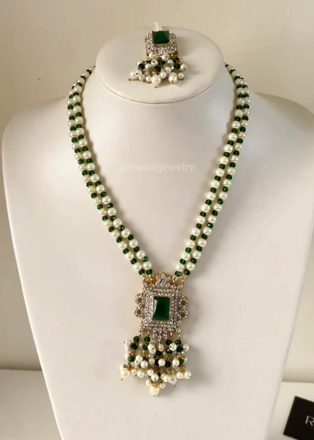 GULNAR - Pendant Set