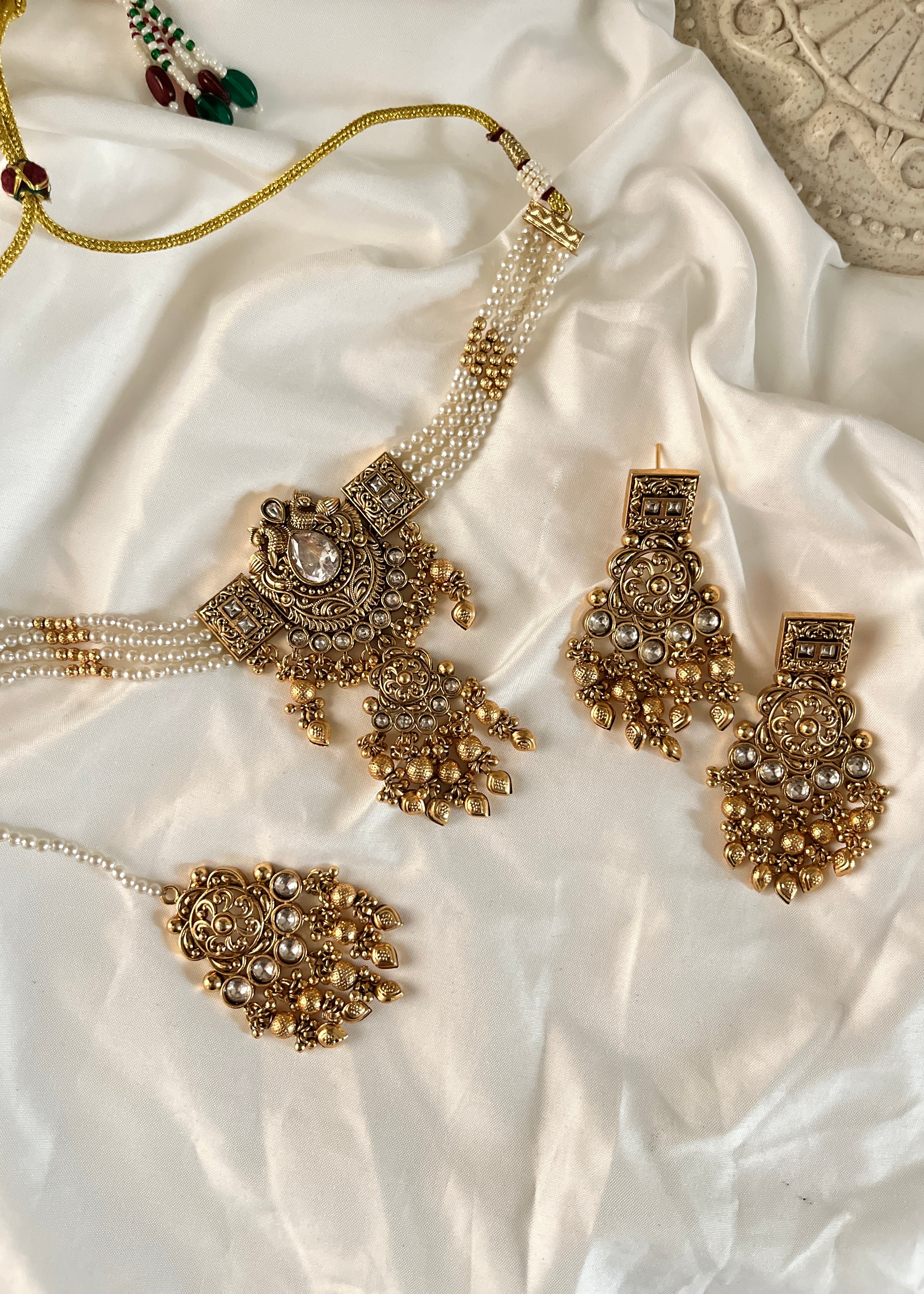 AMIRA - Gold Choker Set