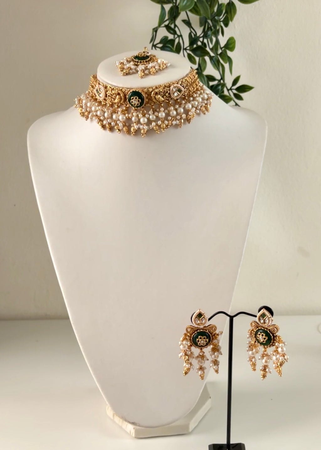MADHIRA - Choker Set