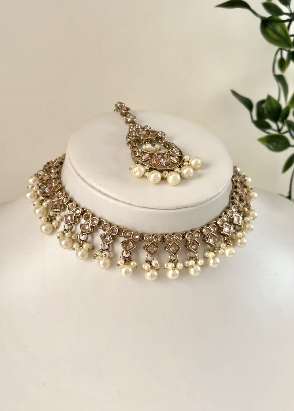 KAJAL - Gold Neckline Set